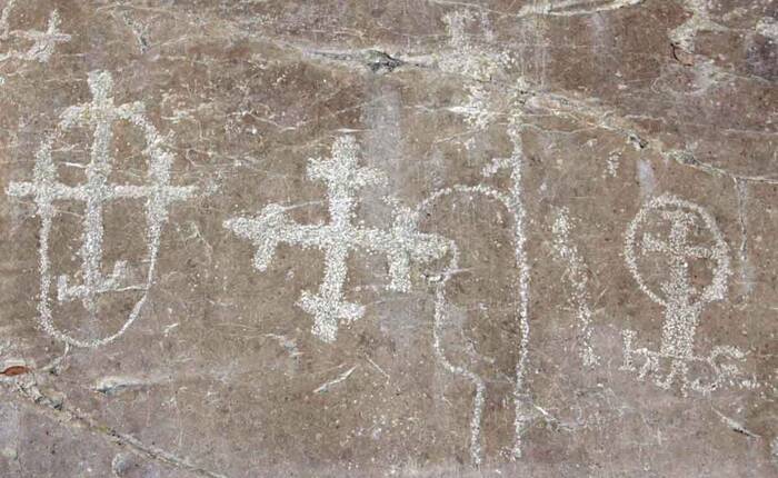 particolare delle incisioni rupestri di età medievale (forse relative al culti di San Lorenzo) in località Pianaura di Arco