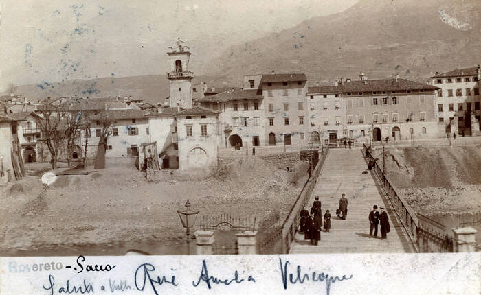 vecchia foto di Borgo Sacco vista dal ponte sull'Adige