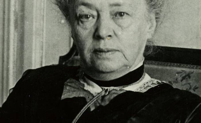 ritratto in bianco e nero di Bertha von Suttner