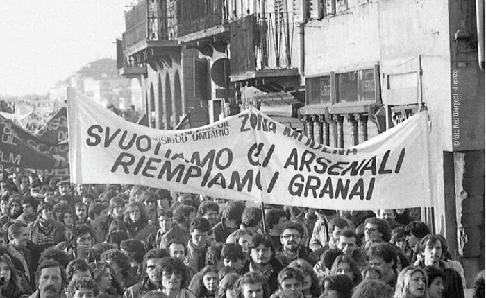 foto di corteo pacifista (anni '70 sec. XX)