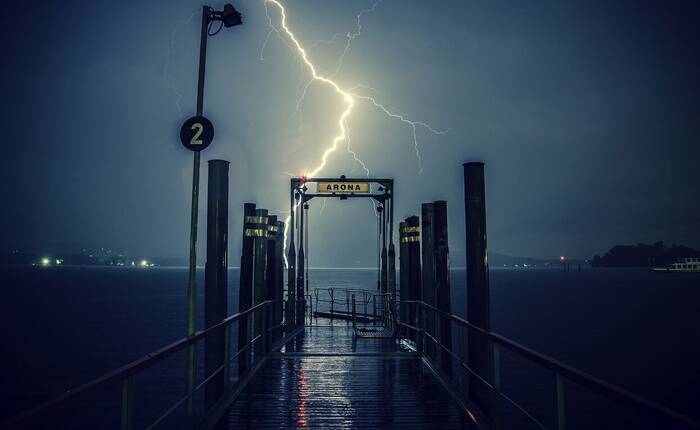 foto di Riccardo Criseo con fulmini notturni