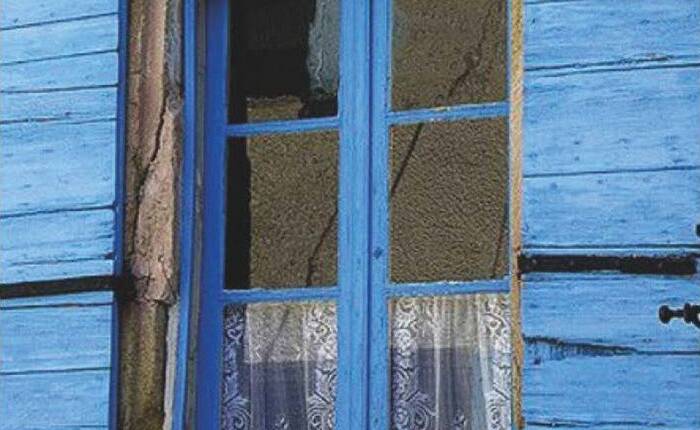 copertina del libro "Persiane azzurre" di Micaela Bertoldi