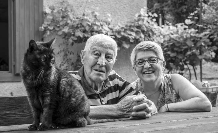 Luciano [“Lucio”] con la moglie e il gatto “Nerina”