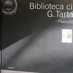 Entrata della biblioteca dalla piazza del Polo