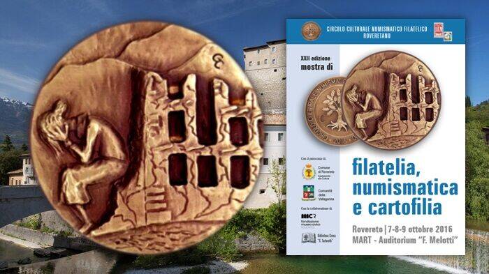 medaglia in argento commemorativa della XXII mostra, ritraente una donna in lacrime vicino ad una casa devastata dalla guerra