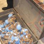 Inaugurazione spazio bambini - baule di legno contenente orsetti mascotte