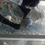 Inaugurazione zona bambini - bambini seduti con libri