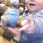 inaugurazione spazio bambini - mamma con bambino e mascotte dell'iniziativa