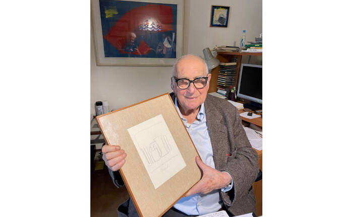 Luigi Lambertini con opera di Giorgio Morandi