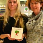 Marta Coatti con la professoressa Manuela Salvi dell'Istituto delle Arti di Trento e Rovereto (foto Florio Badocchi 2014)