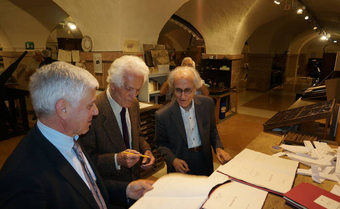 Canfora e Strazza autografano il libro
