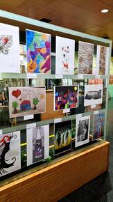 Fotografia segnaposti esposti in mostra nel 2020